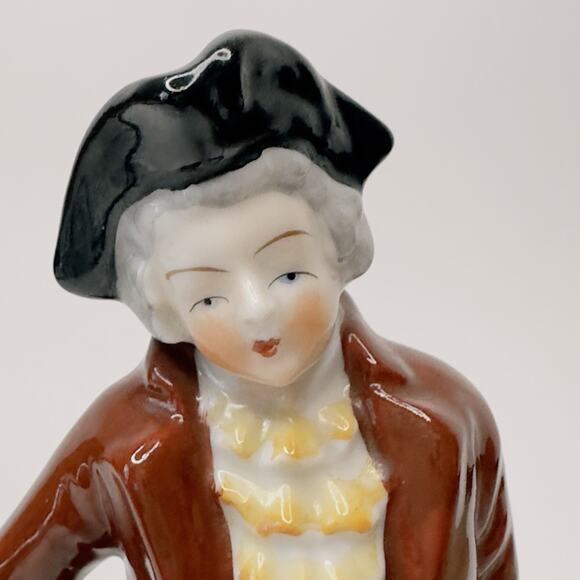 Occupied Japan Figurine 18th Century Man w/Grapes Hand Painted 1945-1952 Vintage - Picture 2 of 11